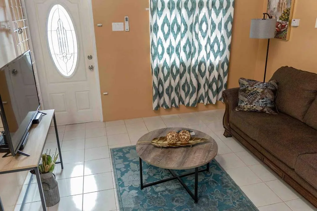Charming Deluxe 2 Bedroom Home مونتيغو باي بيت للعطل
