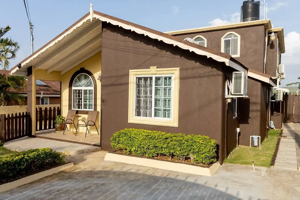 Charming Deluxe 2 Bedroom Home مونتيغو باي جامايكا